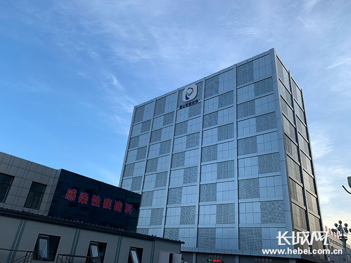 唐山市人民医院立体停车楼。长城网记者 邢丁 摄