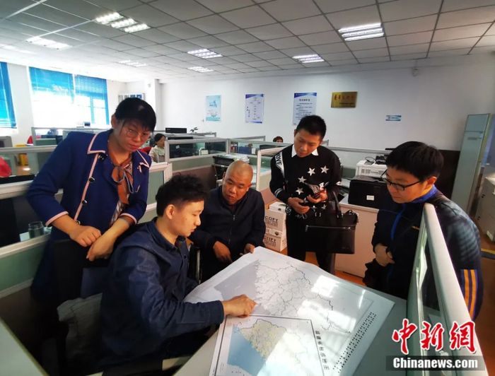 郭兵团队和福建省制图院团队加班工作。蒋文洁 摄