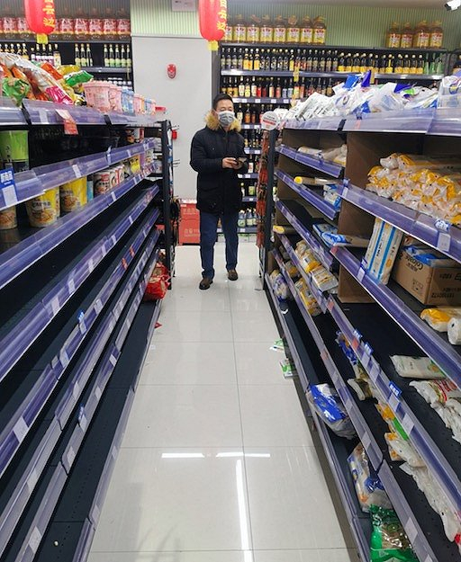 中百超市东方花都店。图片来自受访者