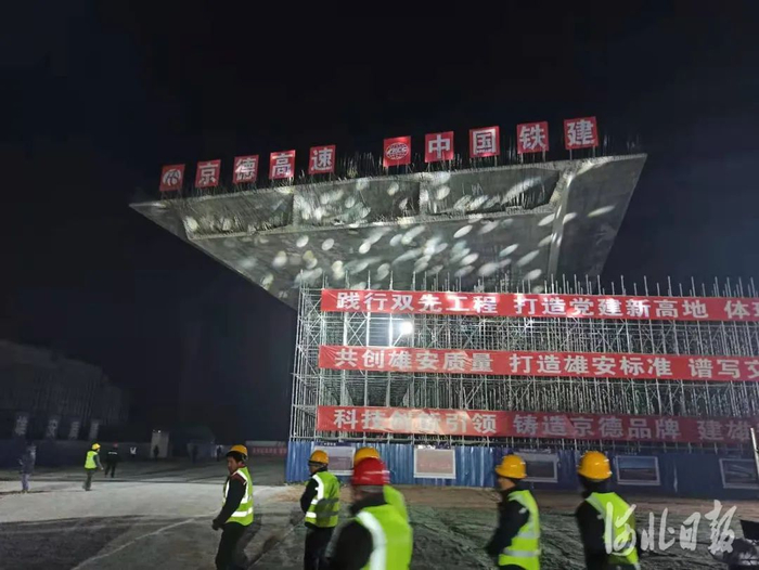 图为京德高速公路最大T构桥成功转体现场。河北日报记者曹智摄