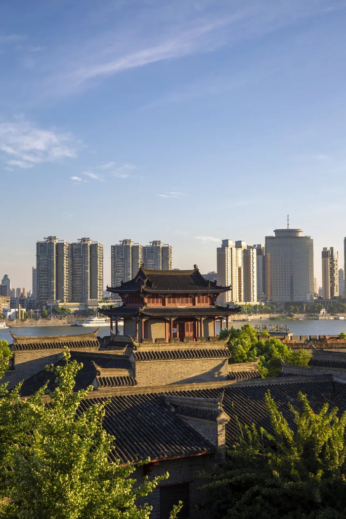 ▲ 现代与古典结合，形成了襄阳独特的气质。图/视觉中国
