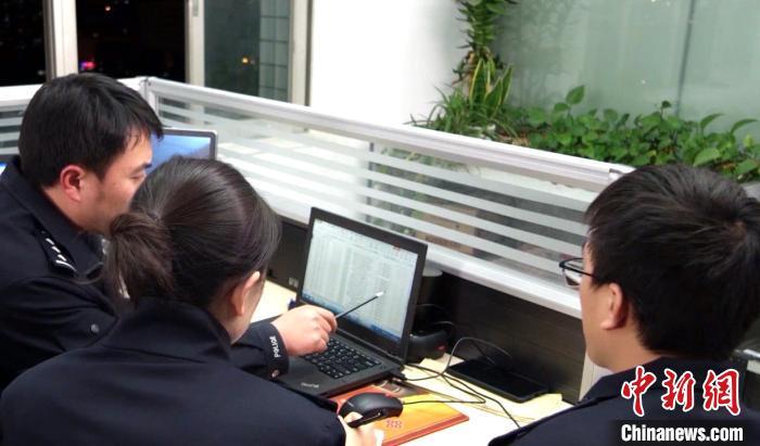 探访24小时“上网”的警察：春节不“打烊” 紧盯网络安全