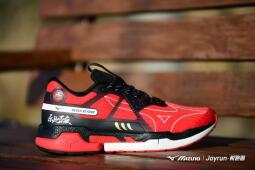 联名跑鞋产品图