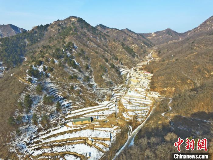 图为磨子沟村全景航拍。　张帆 摄