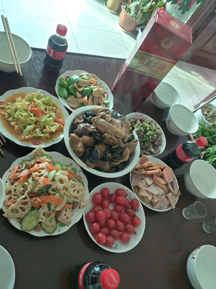 年夜饭。受访者供图