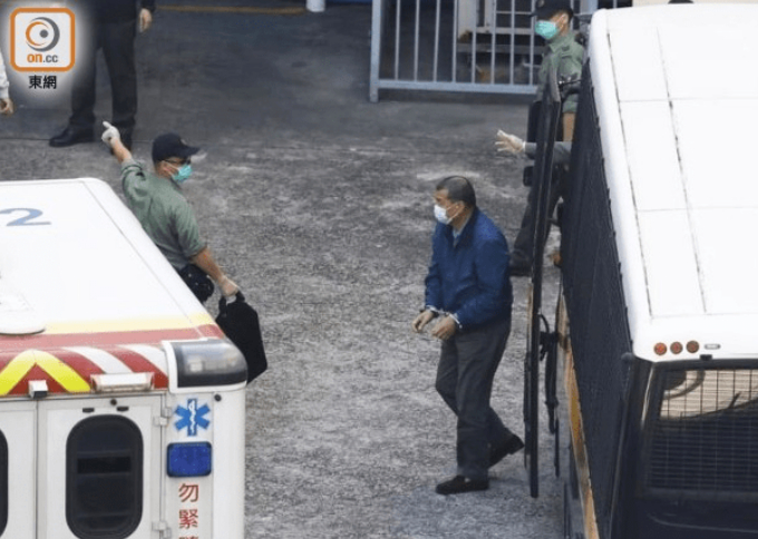 ▲&nbsp;黎智英押抵荔枝角收押所。（图：东网）