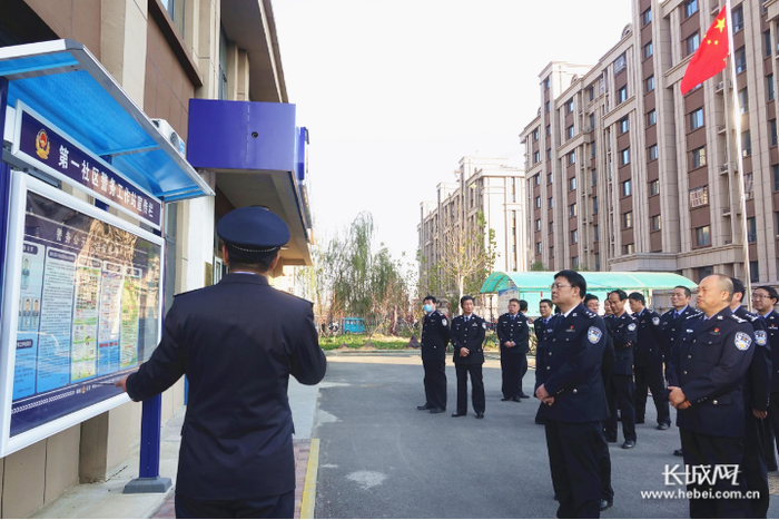 会前，与会人员实地观摩了故城县局郑口派出所和该所第一社区警务室。长城网记者 卢婉凤 摄