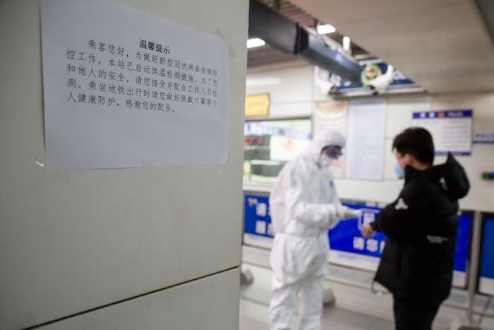 北京地铁35座车站对进站乘客测体温|组图