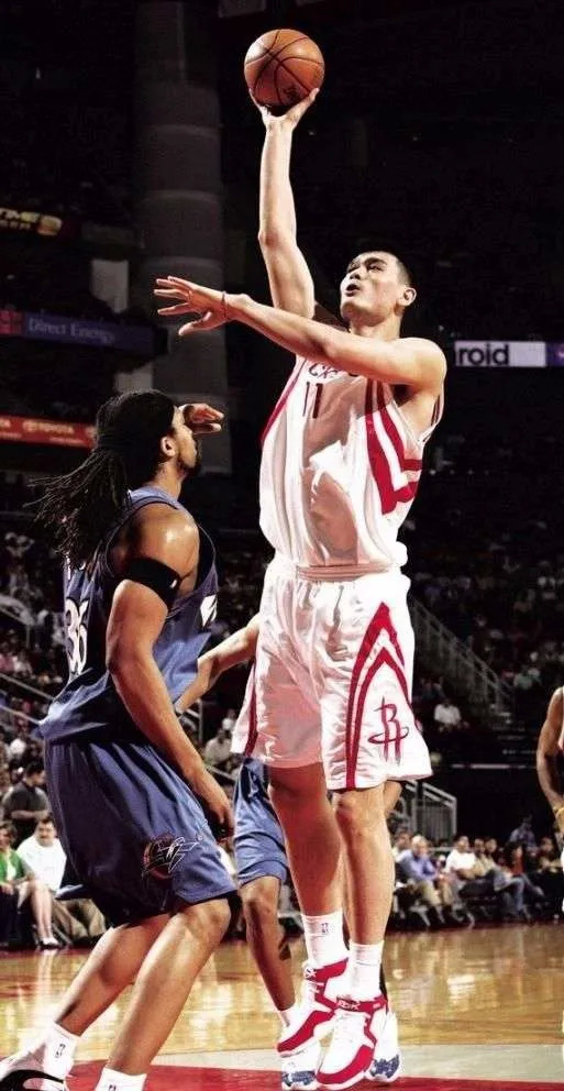 ▲姚明穿着REEBOK ATR PUMP THUNDER打出了不错的成绩