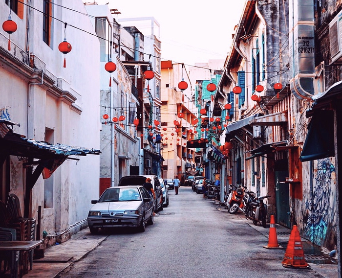 农历春节期间，吉隆坡的街道上挂着红灯笼 丁正如意 图