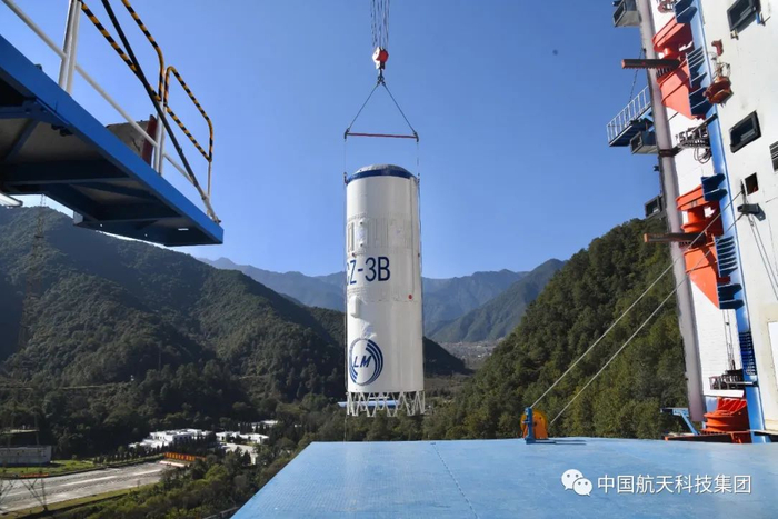 ▲ 火箭吊装