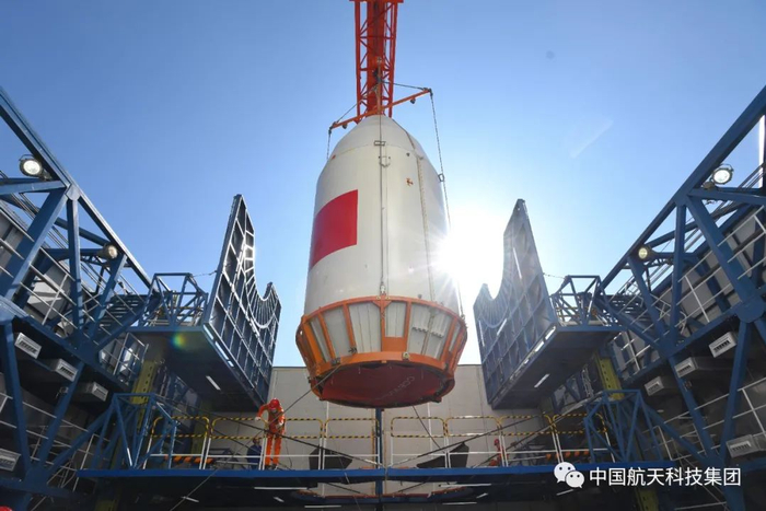 ▲ 星罩组合体吊装