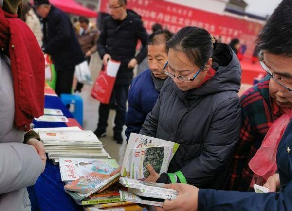 【新春走基层】“福字”送到最基层，服务送到心坎里