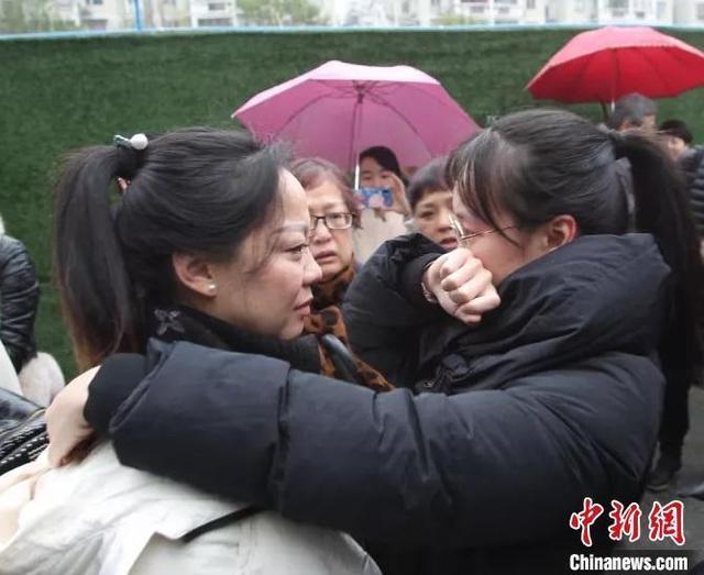 “加油！相信我们！”浙江温州20名医护人员驰援武汉