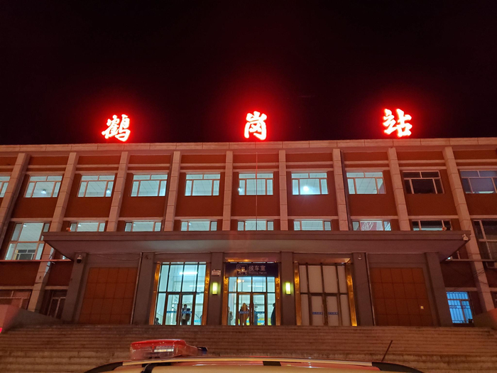 除夕夜的鹤岗站人迹寥寥，返乡的人群已经回家过年。新京报记者 李云蝶 摄