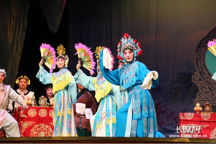 　　河北梆子《宝莲灯》演出现场。 长城网记者 王璇 摄