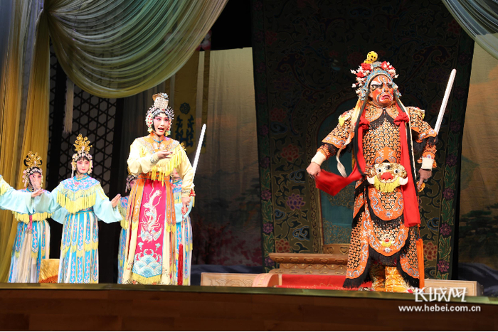 　　河北梆子《宝莲灯》演出现场。 长城网记者 王璇 摄