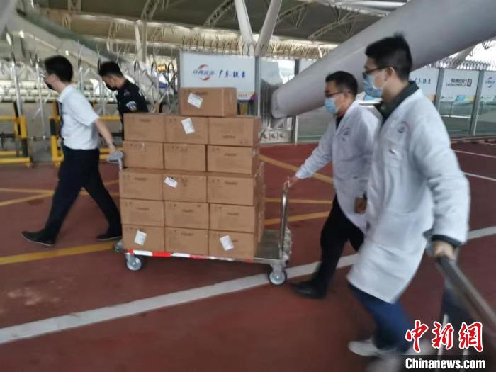 广铁集团抢运卫生防疫及生活物资 广铁集团供图 摄