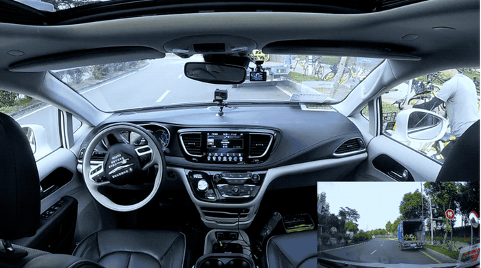 AutoX在深圳市繁华公开道路完全无人驾驶，图片来源：AutoX