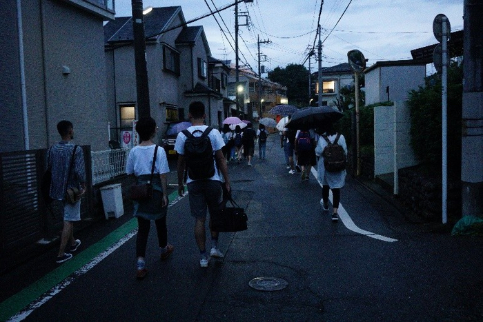 科考队成员清晨前往池袋