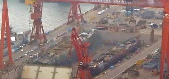 大连船厂又1支新舰队成型, 8艘中华神盾舰堆满码头！