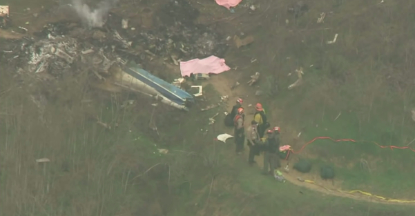 科比所乘直升机坠毁现场。《洛杉矶时报》视频截图