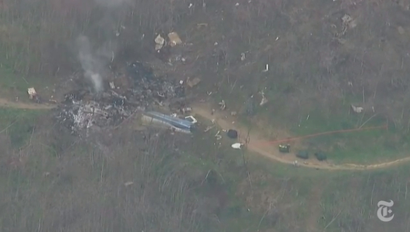 科比所乘坐的私人直升机在加利福尼亚州的一个山坡上坠毁。《纽约时报》报道截图