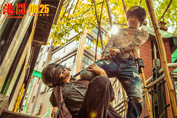 《港囧》中的笑点设置游离主线，聒噪无趣