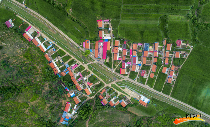 航拍松树底村。