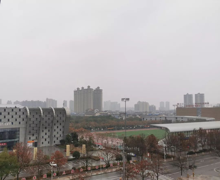  雨后的天门市