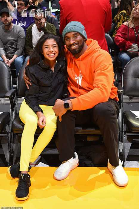 科比与13岁女儿吉安娜在坠机事故中遇难