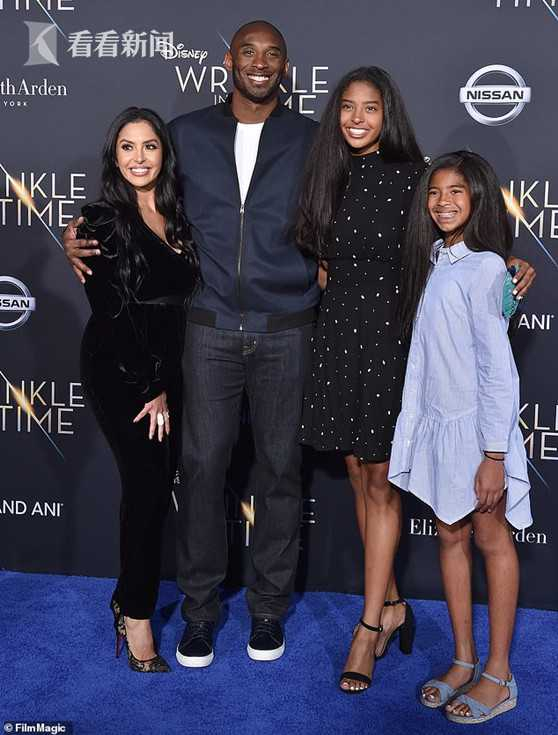 科比与妻子女儿在一起