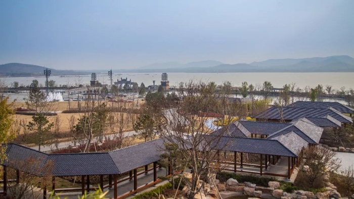 尼山南侧的圣水湖原称“尼山水库”，始建于1958年，2017年被国家林业局批准为“国家级湿地公园”。中国网信网 李晓尹 摄