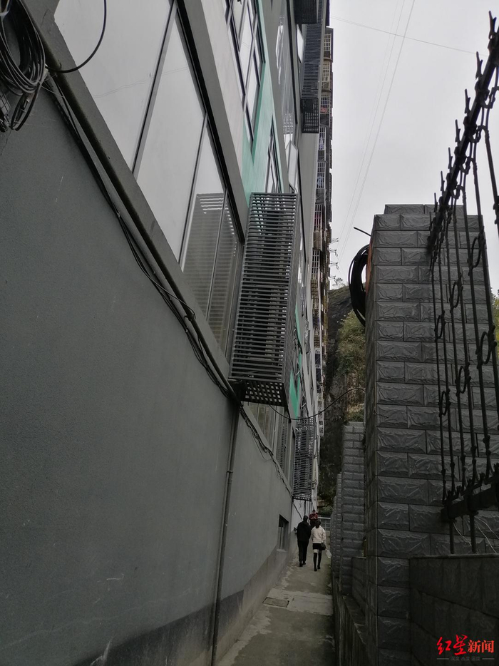 建筑物一侧的通道