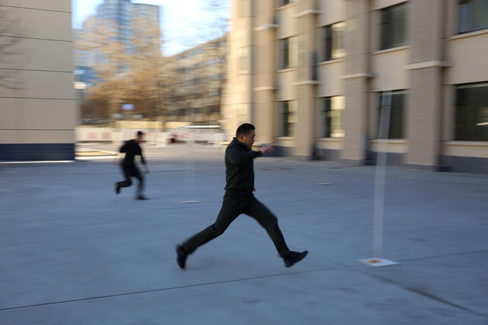 考核对象在急速奔跑。赵明摄