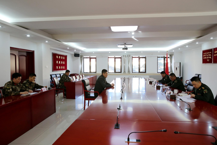 组织面试考核。赵明摄