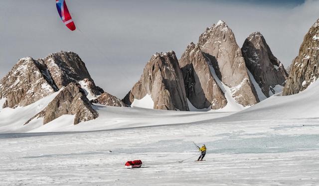 走最远的路，爬最“南”的山，英国探险家攀南极之巅，成世间第三