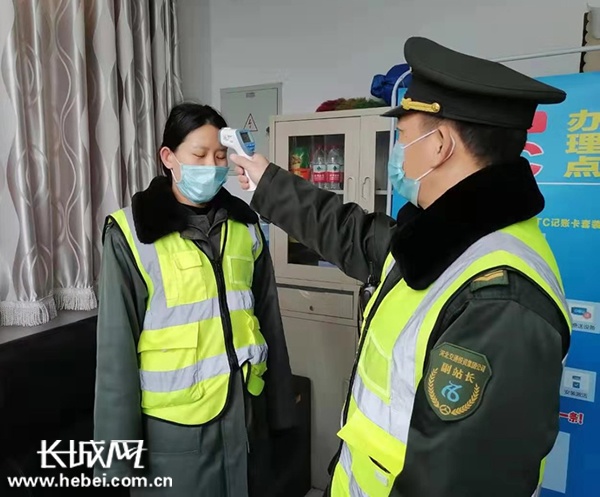 自我防控。王健 供图