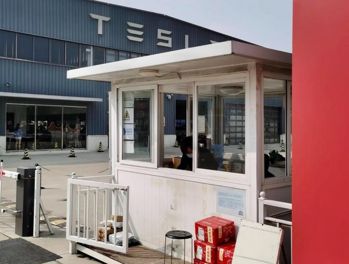 购买ModelS二手车之后，韩潮屡次光顾的天津旺港特斯拉中心 受访者供图