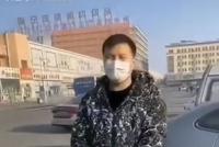 内蒙古小伙在火车站免费发两万只口罩 目前已发完