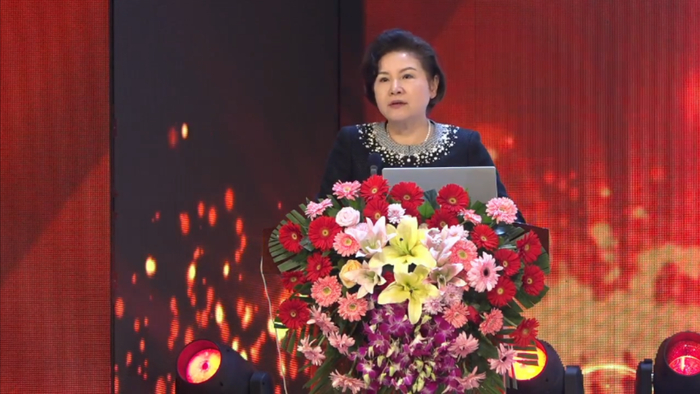 图:第十二届全国政协常委、中华人民共和国文化部原副部长孟晓驷