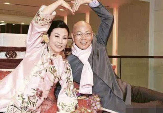 罗家英和汪明荃，3次癌症60岁结婚：白头偕老的爱情有三个特征