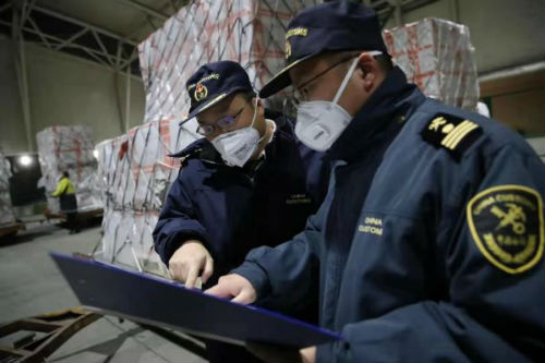 赖鑫琳、沈阳 摄