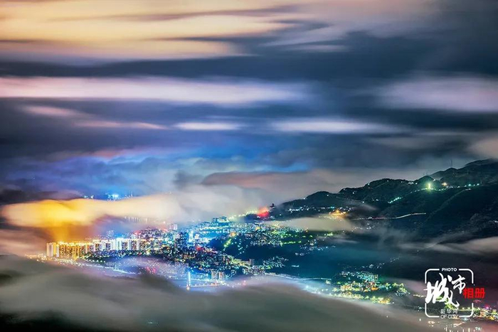 　　诗城奉节夜景。新华网发（唐安冰 摄）