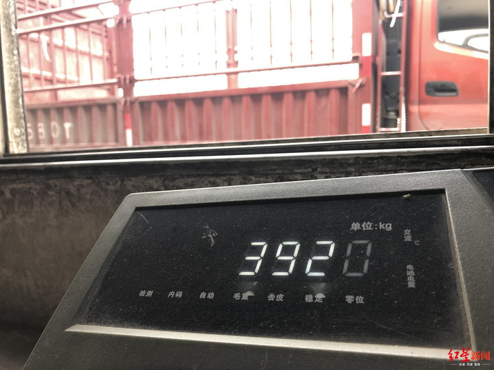 实际整备质量（自重）达到近4吨