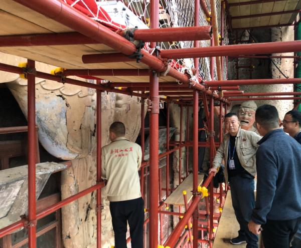 维修中的麦积山石窟第四窟