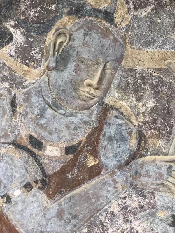 “薄肉塑”壁画中的飞天局部