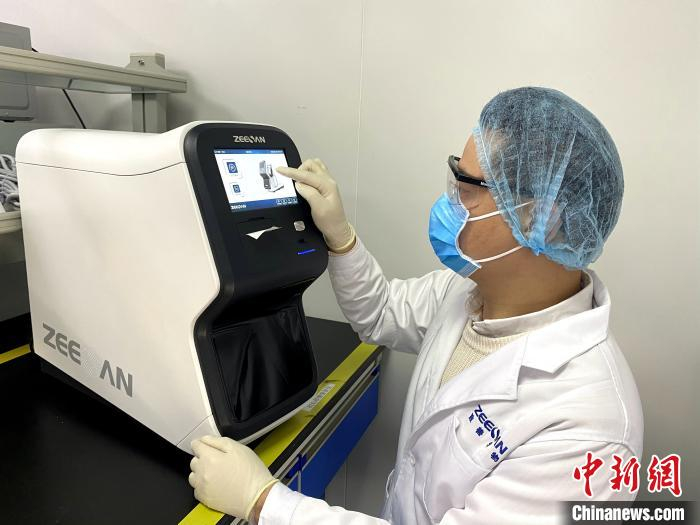厦门大学分子诊断教育部工程研究中心主任李庆阁。　供图