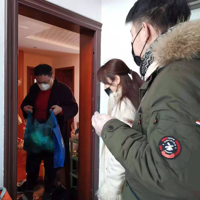 居家隔离的居民如何获得了50个口罩。采访对象供图
