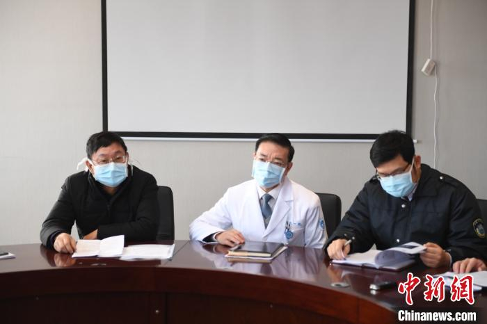 浙江增派人员进驻浙江大学医学院附属第一医院。　李晨韵 摄